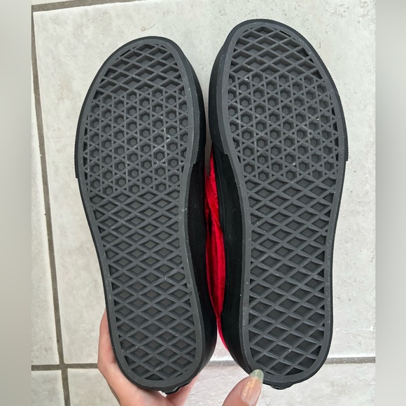 Red Velvet Vans Slip ons - Brand New Size 6W - Picture 2 of 6